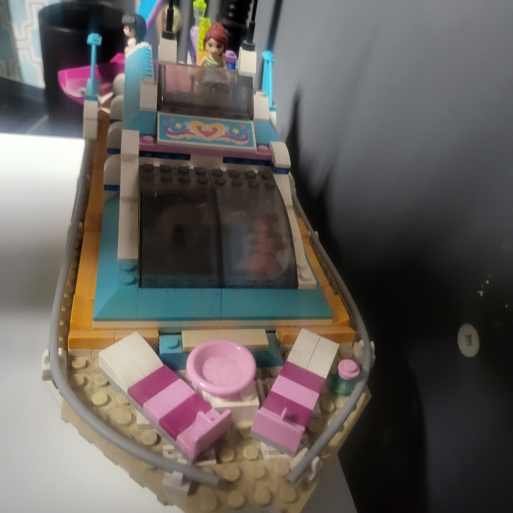 Lego dolphin cruser